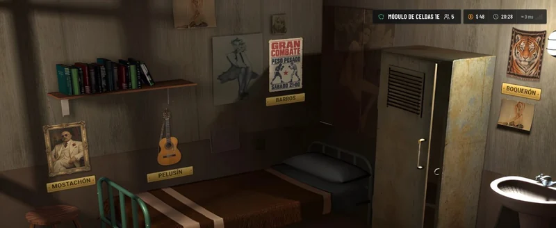 La misma celda con los cuatro rincones decorados y una placa con el nombre de cada uno