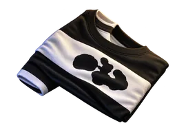 Camiseta blanca y negra